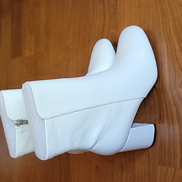 MIA Kymi Block Heel Bootie - Picture 8 of 10